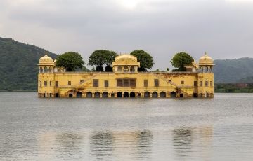 Ecstatic 2 Days 1 Night Jaipur Holiday Package