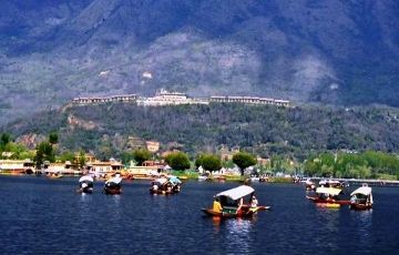 5 Days 4 Nights Srinagar, Gulmarg, Pahalagam and Sonmarg Holiday Package