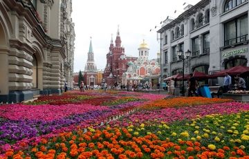 Ecstatic 7 Days 6 Nights Moscow and Petersburg Holiday Package