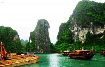 Beautiful 3 Days 2 Nights Halong Bay, Titov Island with Lan Ha Bay Holiday Package