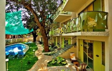 Best 4 Days 3 Nights Mumbai, Maharashtra, Delhi and Gujrat Tour Package