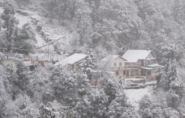 Magical 5 Days 4 Nights New Delhi, Pathankot, Lakkarmandi, Kalatop, Khajjiar and Chamba Vacation Package