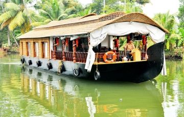 Memorable 5 Days 4 Nights Cochin, Munnar, Thekkady with Alleppey Tour Package