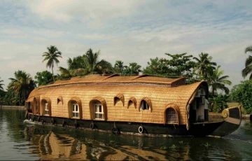 Pleasurable 4 Days 3 Nights Mumbai and Cochin Tour Package