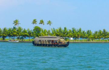 Ecstatic 6 Days 5 Nights On Board Vrinda and Alleppey Trip Package