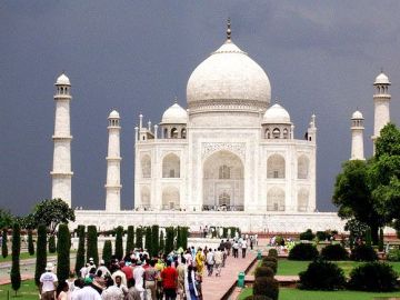 Pleasurable 2 Days 1 Night Agra Holiday Package by M D Tour And Travels