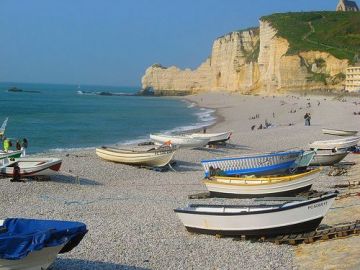 Pleasurable 4 Days 3 Nights Paris, Normandy with Loire Holiday Package