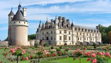 Pleasurable 4 Days 3 Nights Paris, Normandy with Loire Holiday Package