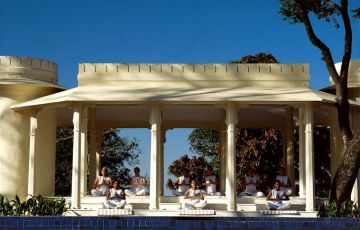 Heart-warming 10 Days 9 Nights Delhi, Agra, Jaipur with Ananda Vacation Package