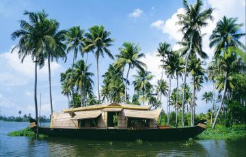 Best 16 Days 15 Nights Cochin, Palakkad, Wayanad, Ooty, Coonoor, Palani, Chettinad, Thanjavur, Puducherry, Mahabalipuram and Chennai Vacation Package