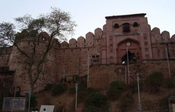 Ecstatic Jhansi Tour Package for 20 Days 19 Nights