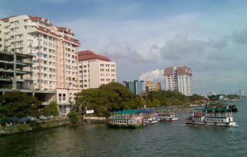 Pleasurable 2 Days 1 Night Poothotta Backwater Village and Cochin Tour Package