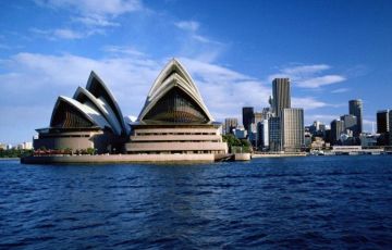 Pleasurable 10 Days 9 Nights Gold Coast, Melbourne with Sydney Tour Package