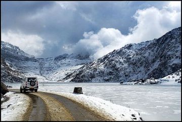 Best 5 Days 4 Nights Bagdogra, Tsomgo lake, Pelling, Darjeeling with kanchenjunga Holiday Package