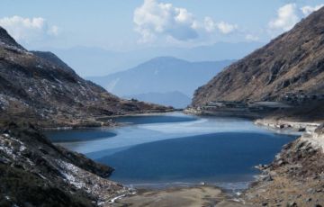 Best 5 Days 4 Nights Bagdogra, Tsomgo lake, Pelling, Darjeeling with kanchenjunga Holiday Package