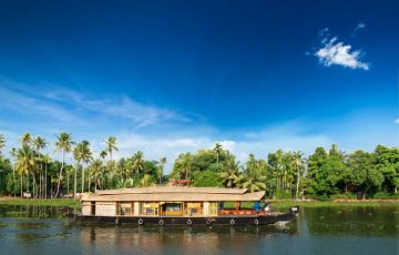 Amazing 4 Days 3 Nights Lake Vembanad with Alleppey Trip Package