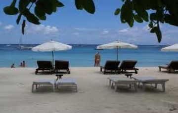 Ecstatic 8 Days 7 Nights Kovalam, Chamundi Hill Ayurveda Resort, Kumarakom with Houseboat Holiday Package