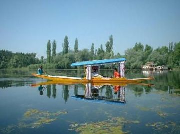 5 Days 4 Nights Gulmarg, Srinagar and Pahalgam Vacation Package