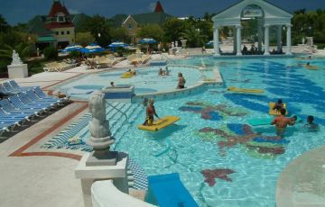 Amazing 6 Days 5 Nights Delhi with Goa Tour Package