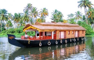 Ecstatic 5 Days 4 Nights Cochin, Munnar, Thekkady with Alleppey Tour Package