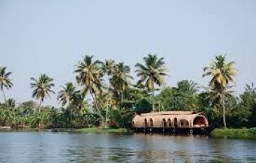 Cochin, Kumarakom, Houseboat, Kovalam and Trivandrum Tour Package for 7 Days 6 Nights from Cochin