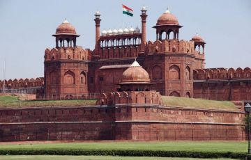 Memorable 10 Days 9 Nights Delhi, Jaipur, Agra, Jhansi, Khajuraho with Varanasi Holiday Package