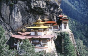 Family Getaway Paro Tour Package for 7 Days 6 Nights