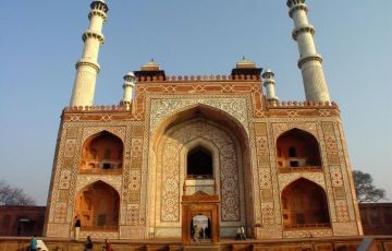 Heart-warming 2 Days 1 Nights Agra Vacation Package
