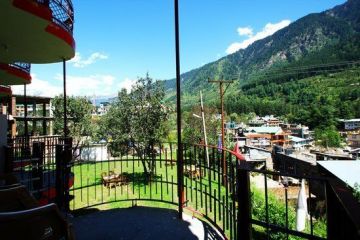 Heart-warming 7 Days 6 Nights Delhi with Manali Holiday Package