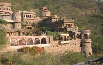 Experience 14 Days 13 Nights Neemrana Holiday Package