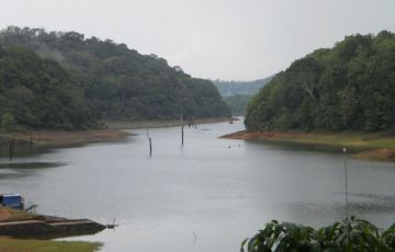 Amazing 5 Days 4 Nights Munnar, Thekkady, Alleppey with Kumarakom Vacation Package