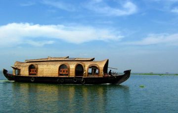 Cochin, Munnar, Thekkady, Alleppey with Kovalam Tour Package for 8 Days 7 Nights