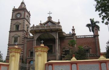 Family Getaway 5 Days 4 Nights Kolkata, Bandel, Kalna, Mayapur with Murshidabad Vacation Package