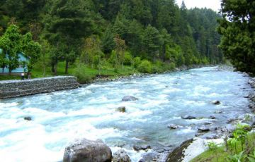 Family Getaway Srinagar Tour Package for 6 Days 5 Nights