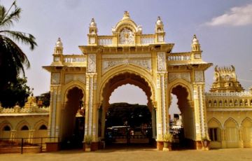 Amazing 9 Days 8 Nights Mumbai Vacation Package