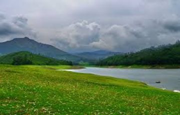 8 Days 7 Nights Kovalam, Houseboat, Kumarakom, Periyar with Munnar Tour Package