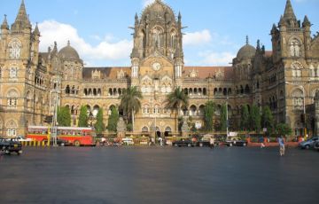 Experience 10 Days 9 Nights Mumbai, Cochin, Periya, Munna and Guruvayoor Holiday Package