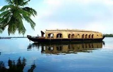 Memorable 4 Days 3 Nights Munnar, Thekkady, Kumarakom with Alleppey Trip Package