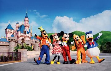 Heart-warming Disneyland Tour Package for 7 Days 6 Nights