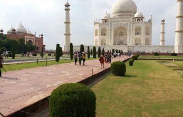 Family Getaway 1 Day 1 Night Agra Tour Package