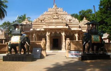 Heart-warming 9 Days 8 Nights Udaipur, Mount Abu, Ranakpur, Delhi, Bangalore, Hassan and Shravanbelgola Vacation Package