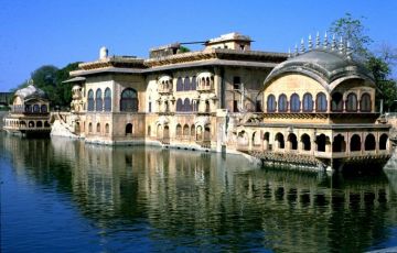 Amazing 4 Days 3 Nights Delhi, Agra, Fatehpur Sikri, Bharatpur with Jaipur Tour Package