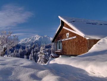Heart-warming 5 Days 4 Nights Srinagar, Gulmarg with Pahalgam Holiday Package