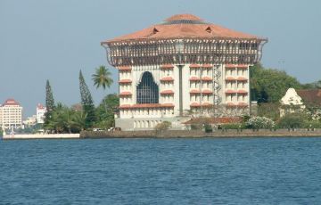 Heart-warming 9 Days 8 Nights Cochi, Munnar, Periyar, Alleppey, Kumarakom with Cochi Tour Package