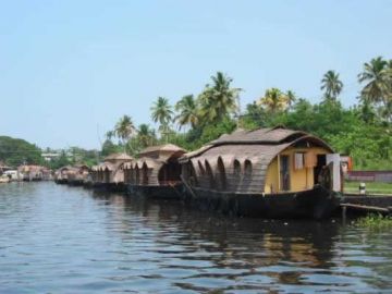 Amazing 6 Days 5 Nights Cochin, Chamundi Hill with Kumarakom Trip Package