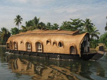 Ecstatic 6 Days 5 Nights Munnar Holiday Package