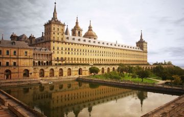 Memorable 9 Days 8 Nights Madrid, Cordoba, Seville, Granada and Barcelona Tour Package