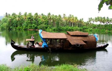 Memorable 9 Days 8 Nights Cochin, Munnar, Periyar, Alleppey, Kovalam and Trivendrum Vacation Package