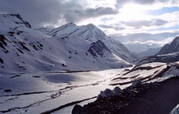 Heart-warming 4 Days 3 Nights Rohtang Pass Tour Package