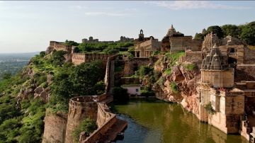 10 Days 9 Nights Ranthambhore Fort Mountain Trip Package